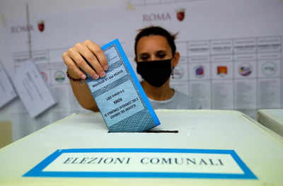 Rome votes in mayoral polls dominated by rubbish and boars