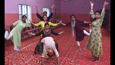 Uttar Pradesh: Fusion of dance and acting at Patharchatti Ramleela in Prayagraj