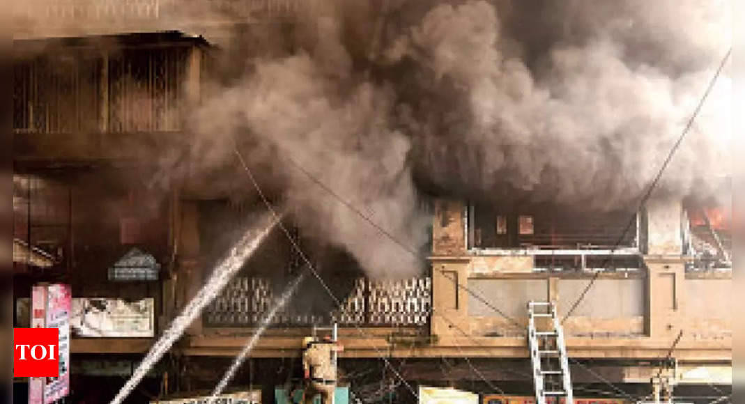 Day-long fight to douse Colootola building blaze