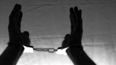 Andhra Pradesh: Two arrested with liquid ganja in Guntur