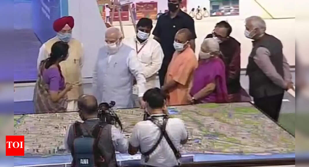 PM Modi visits Azadi@75 Expo in Lucknow
