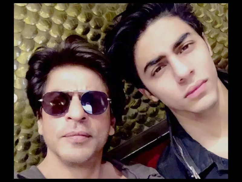 Aryan Khan needs appointment to meet Pa at home, Shah Rukh Khan takes  permission of NCB to meet son in lockup! | Hindi Movie News - Times of India