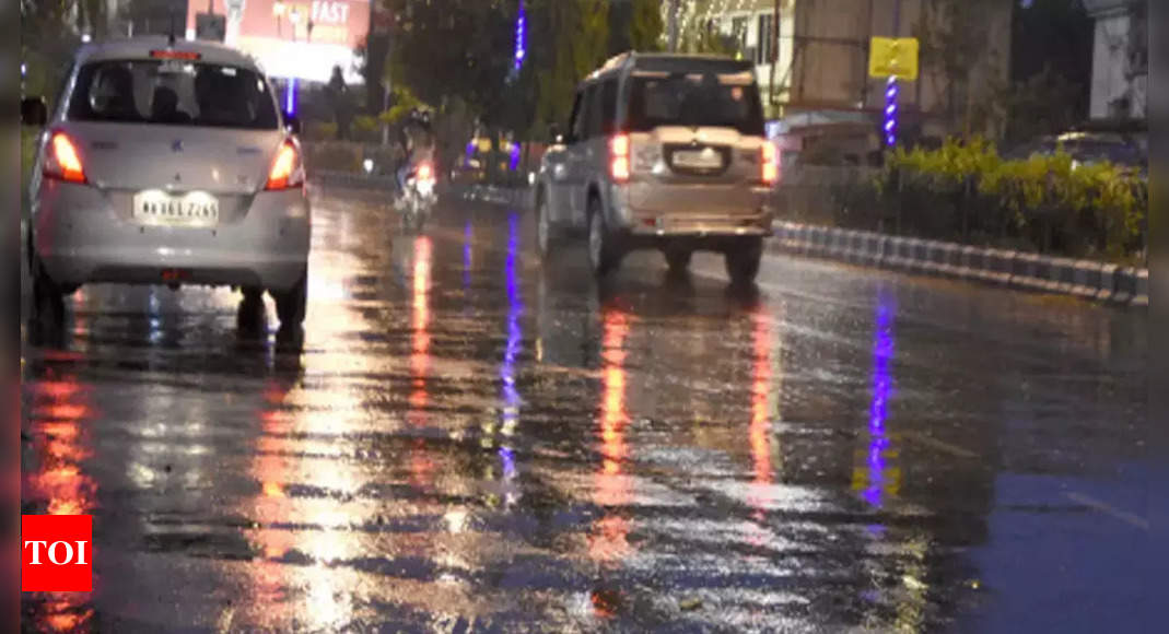 Kolkata: Met spies light rain on Mahalaya