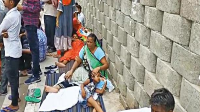 UP: Firozabad hospital lines up 32 patients on NH pavement, sealed; toll touches 265