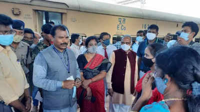 Passenger Services Committee visits Vizag railway station