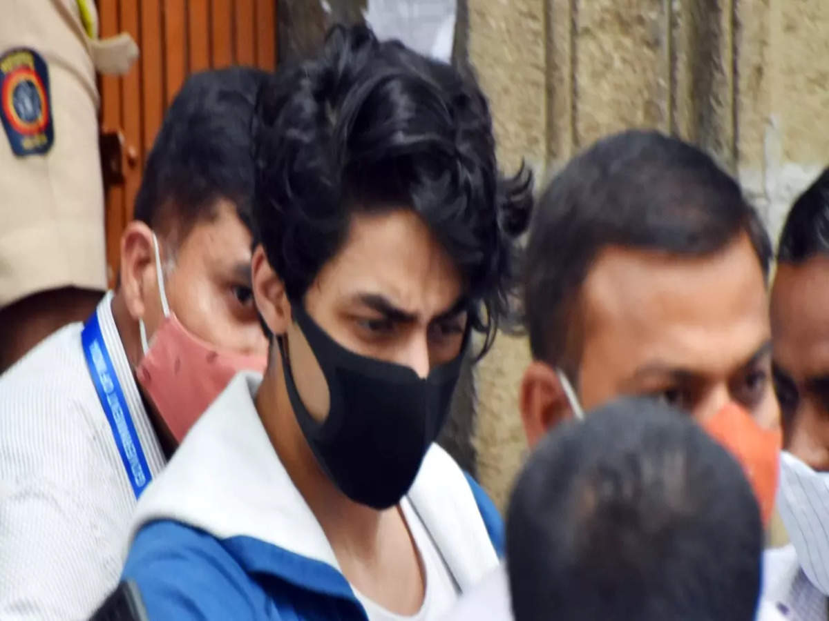 Shah Rukh Khan&#39;s son Aryan Khan&#39;s arrest LIVE Updates: Mumbai court sends Aryan Khan and 7 others to judicial custody for 14 days - The Times of India
