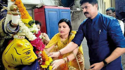 Late MP Mohan Delkar’s wife to contest from Dadra and Nagar Haveli