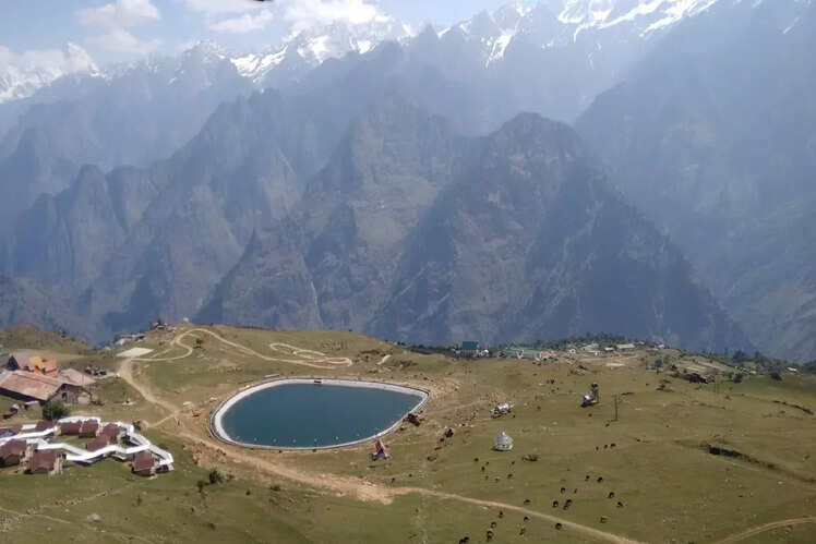 Admire the beauty of Auli Lake