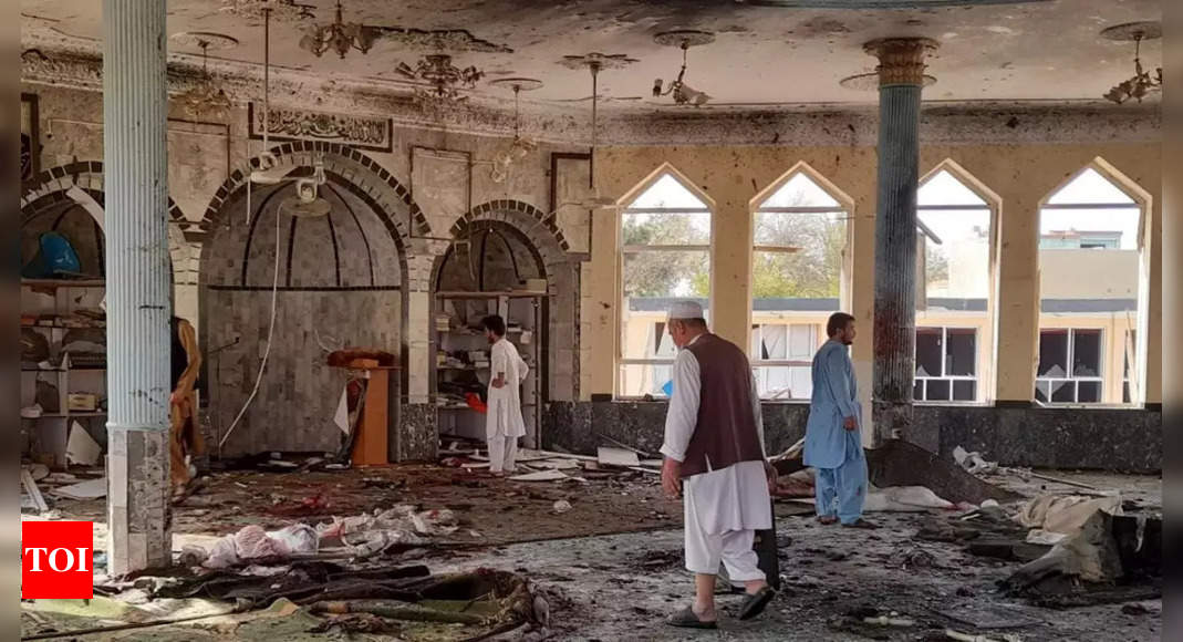 Kunduz: Attentatore suicida uccide 100 persone in una moschea sciita nel nord dell’Afghanistan