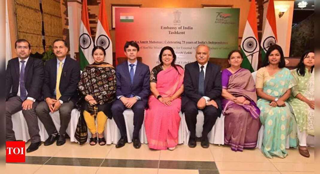 MoS Lekhi greets diplomats on occasion of Indian Foreign Services Day