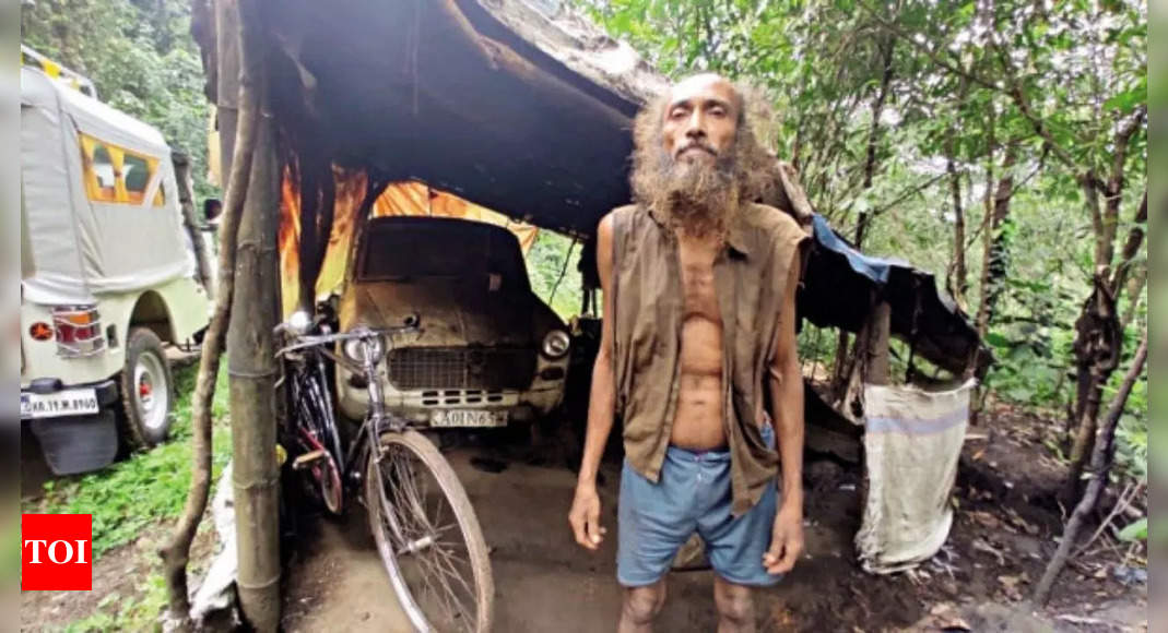 An old car has been this man's home for the past 18 years | Mangaluru News  - Times of India
