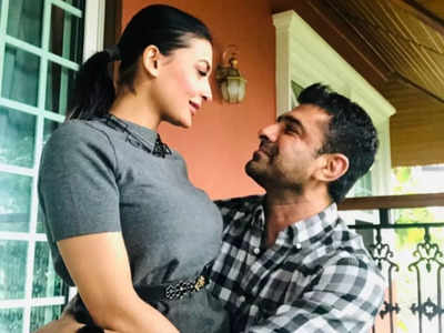 Eijaz Khan shares lovely pictures of his girlfriend Pavitra Punia, calls her 'my idol'