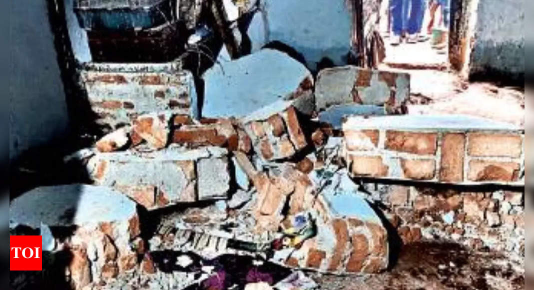 T'gana: 5 of family die in wall collapse in Gadwal dist