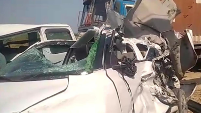 Car rams into parked truck in Mathura, couple from Gurugram, 2 others ...