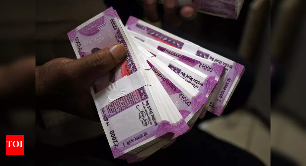 Rupee slumps 17 paise to 75.16 against US dollar