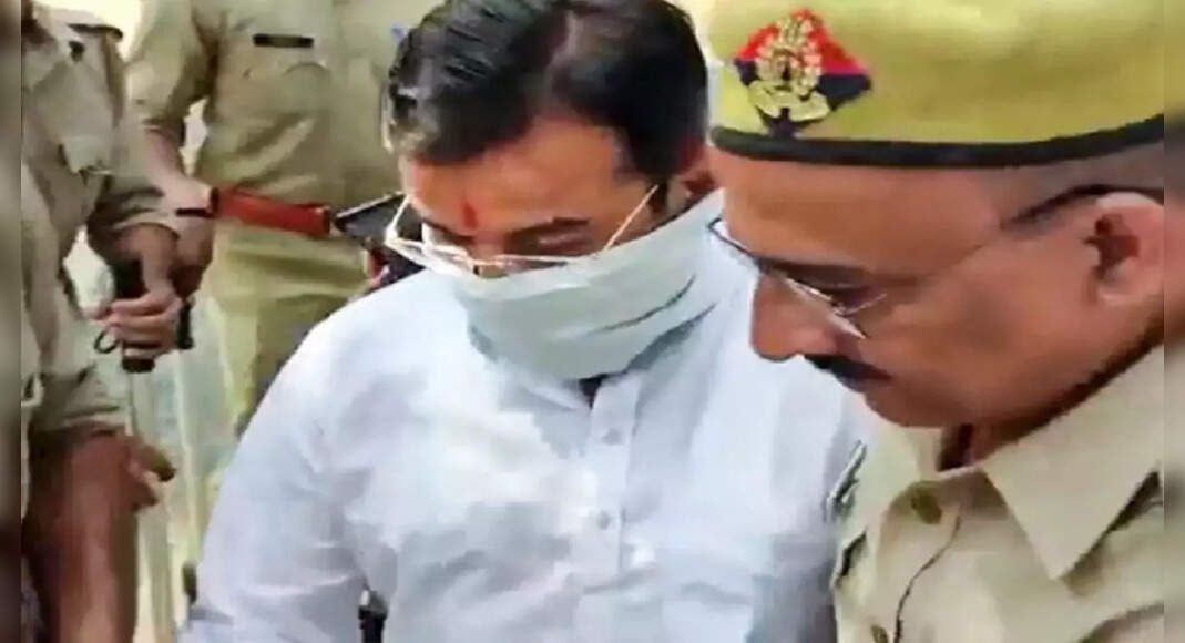 Live: Priyanka Gandhi stopped on way to Lakhimpur, claims Cong