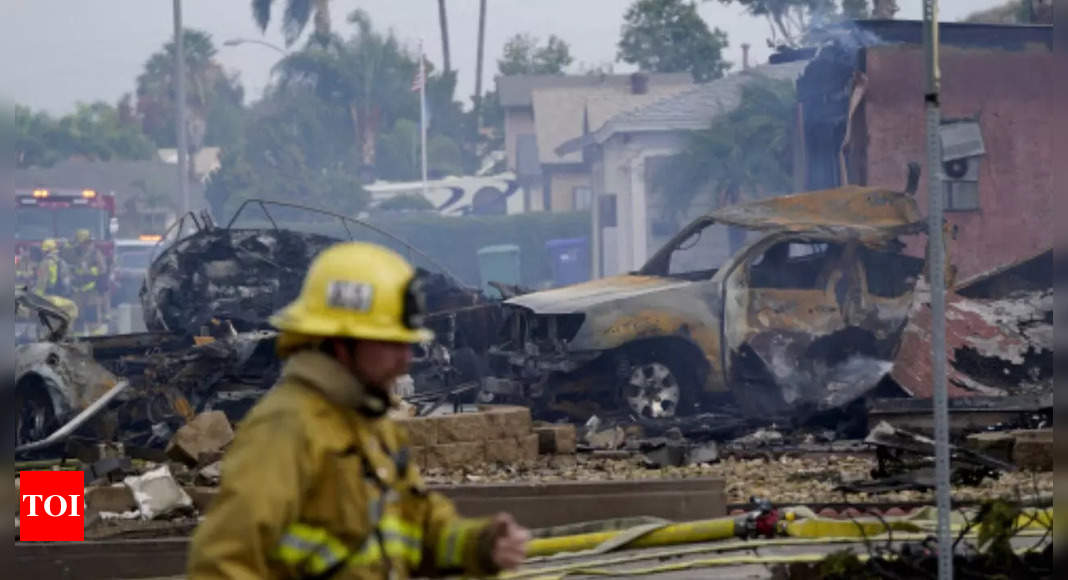 At least 2 killed after small plane crashes into houses in South California