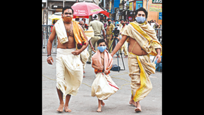 Servitors can't wear casuals while offering prayers inside Puri temple' | Bhubaneswar News - Times of India