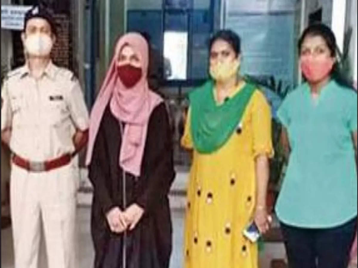 Maharashtra: Teen girl graduates in crime with 15 theft cases, nabbed |  Mumbai News - Times of India