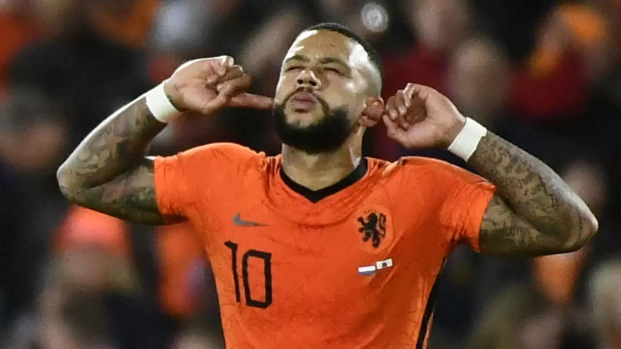 GOAL - Happy 26th birthday to Lyon and Netherlands star Memphis