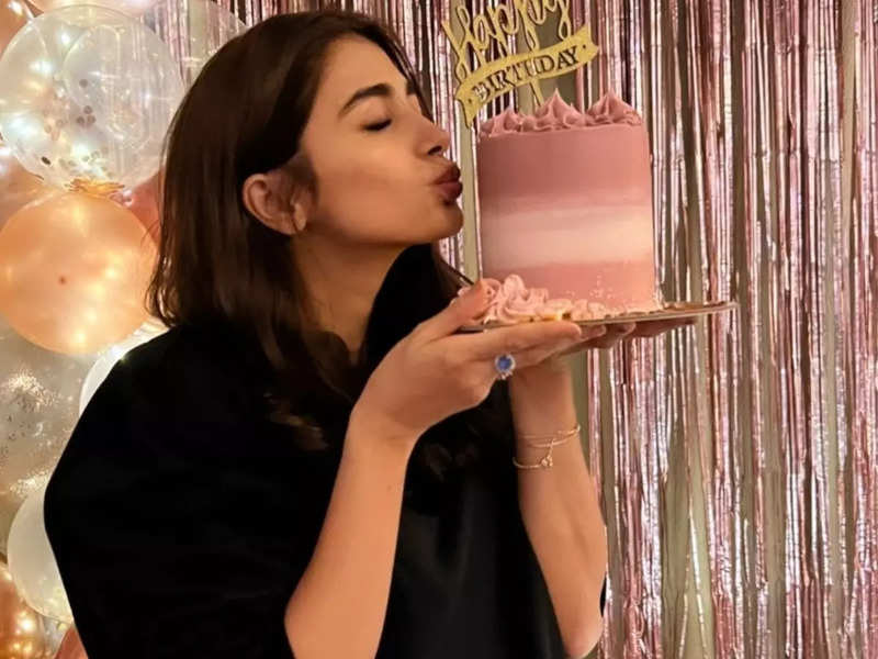 Pooja Hegde birthday: Butta Bomma, cake and balloons at the actress' birthday party