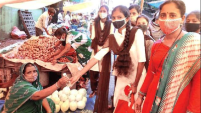 Students distribute face masks, sanitisers at Valpoi weekly market