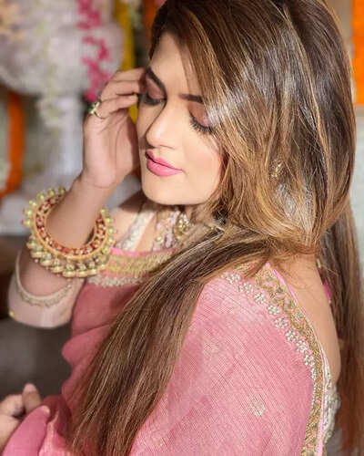 When Srabanti Chatterjee almost tied a Rakhi to her teenage crush! | Bengali Movie News - Times of India