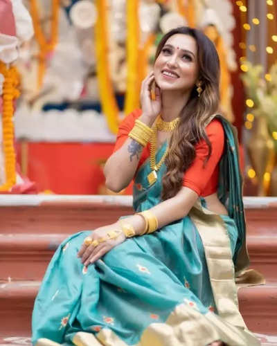 This traditional saree look of Mimi Chakraborty is winning over internet