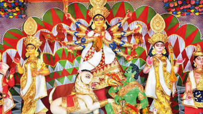 People in Ranchi violate Covid safety norms, flock to Puja pandals