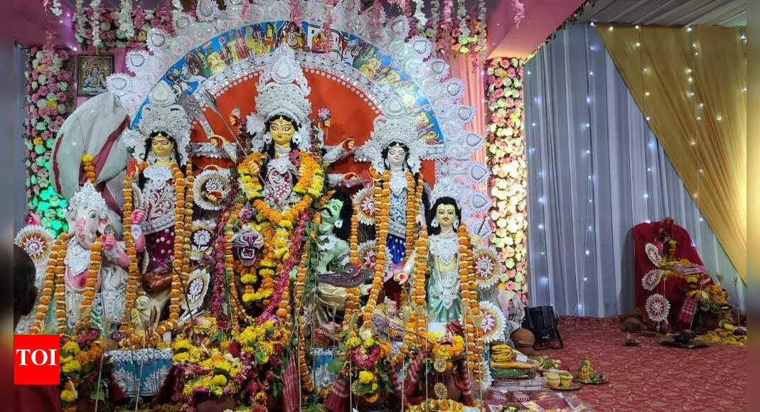 Navratra, Durga Puja rituals peak at Navami 2