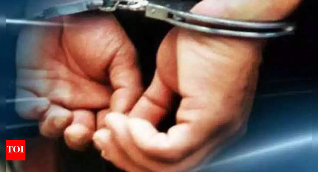 Cong corporator held in Rs 50-L bribery case 2