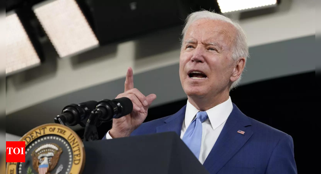 U.S. supply chain too snarled for Biden Christmas fix, experts say