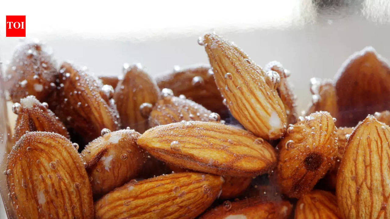 4 reasons why soaked and peeled almonds are better