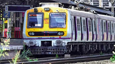All students below 18 will now be allowed on Mumbai local trains