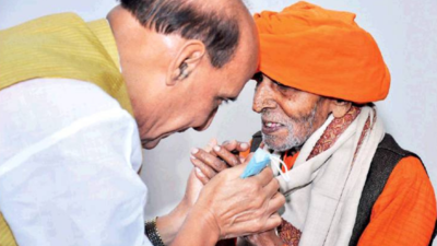 Rajnath Singh meets 106-year-old Jana Sangh ex-MLA