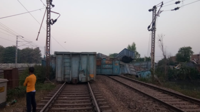 UP: 8 trains cancelled, 12 diverted as goods train derails in Kanpur Dehat