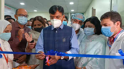 Congress slams Mandaviya over ‘photo op’ while visiting Manmohan at hospital