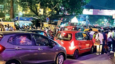 Influx of cars for pandal visits hits Kolkata air quality