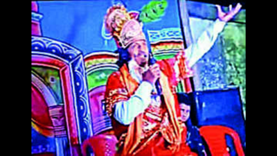 Ramlila: 'Dashrath' collapses on stage during scene in Bijnor, dies