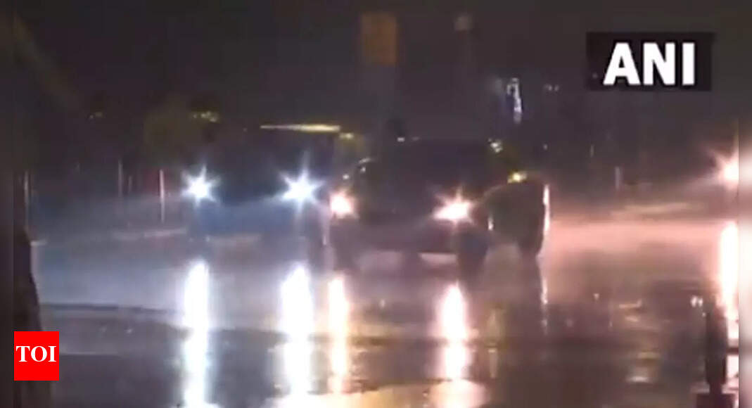 Heavy rain lashes Delhi-NCR, IMD issues yellow alert | Delhi News ...