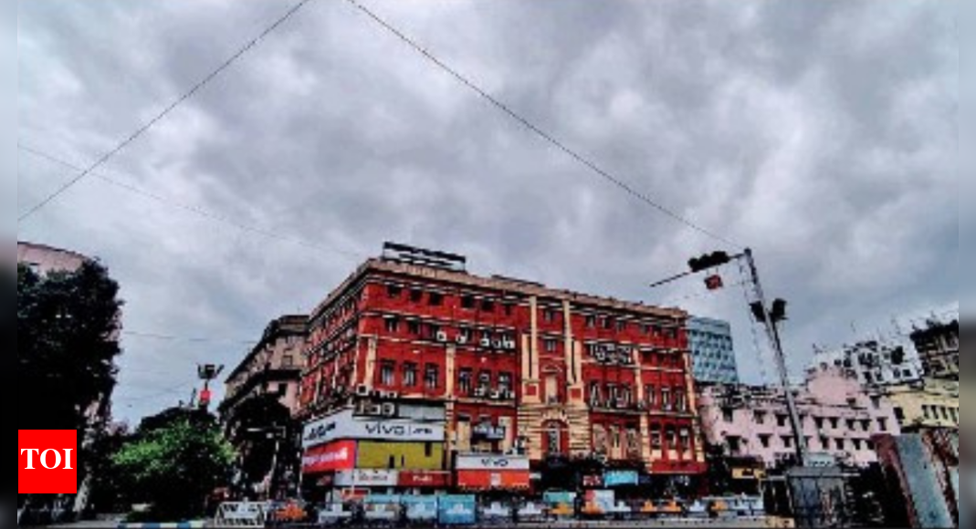 Weathermen issue heavy rain alert for Kolkata and suburbs