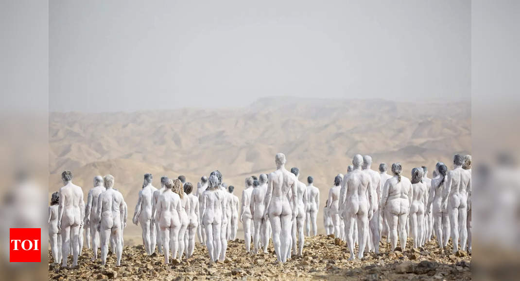 Hundreds Pose Nude For Spencer Tunick Shoot In Israel Near Dead Sea 