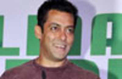Celebrity Cricket League excites Salman