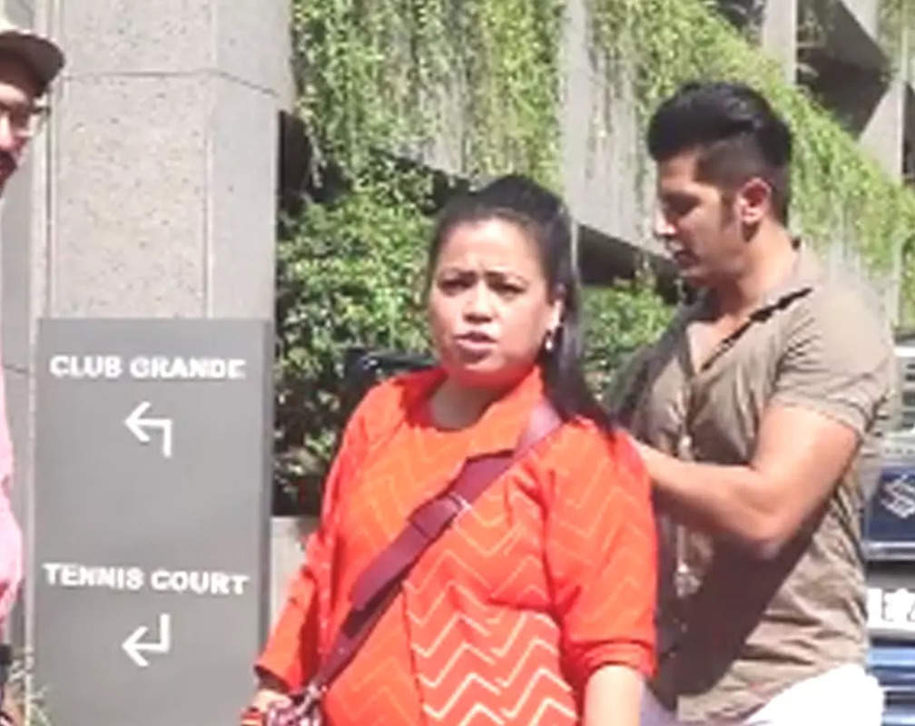 
Watch: Bharti Singh and Haarsh Limbachiyaa’s funny banter with paparazzi
