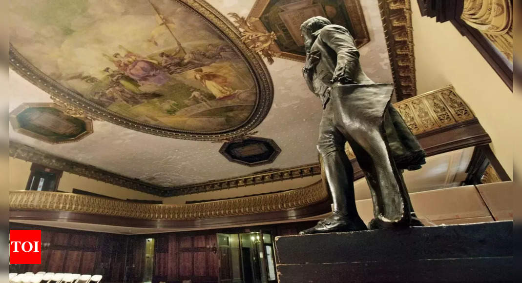 jefferson: Patung Thomas Jefferson akan dipindahkan dari ruang Dewan Kota New York