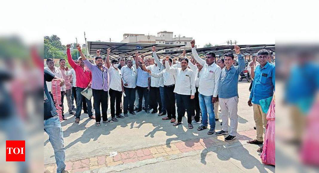 Officer Shunted, Town Rejoices | Vadodara News - Times Of India