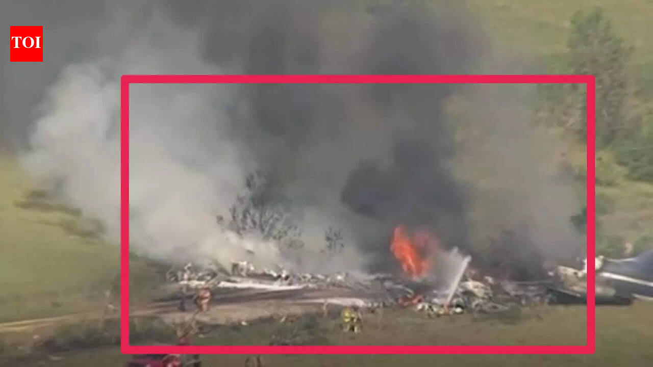 No major injuries after plane runs off Texas runway