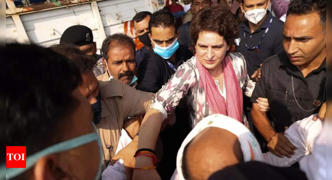 Priyanka Gandhi News Priyanka Gandhi Stopped By Up Police On Her Way To Agra India News 3492