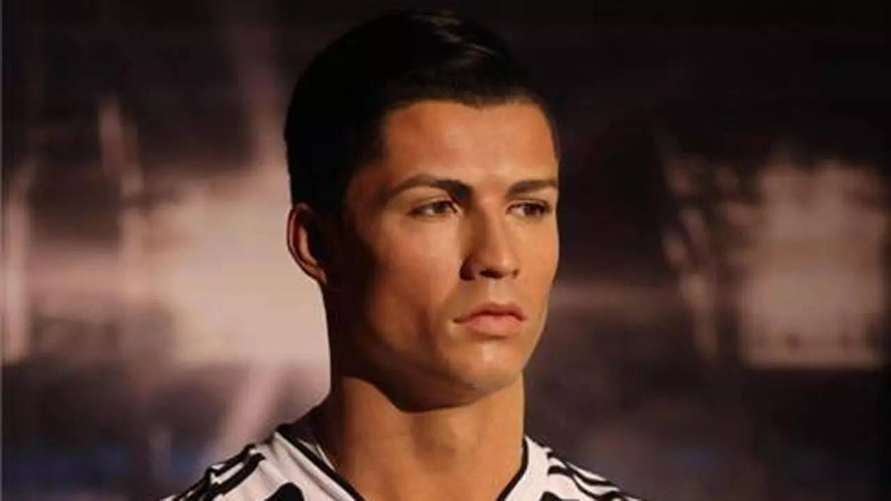 Cristiano Ronaldo wearing 'wrong' shirt at Dubai's Madame Tussauds