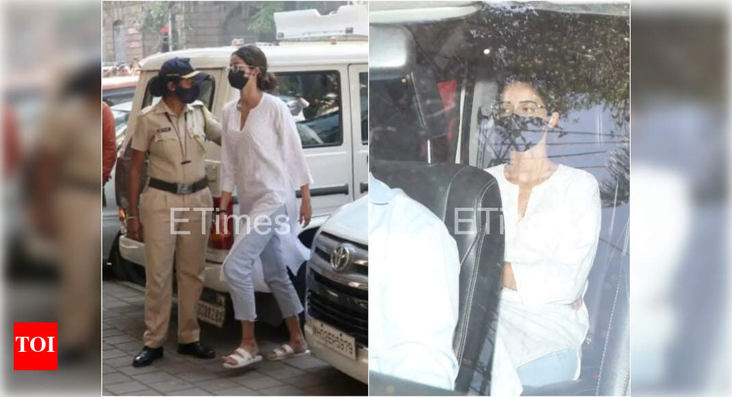 Drugs case live: SRK at Arthur Road Jail to meet son Aryan